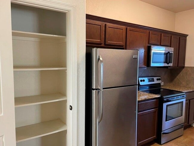 Building Photo - 504 Karey Dr