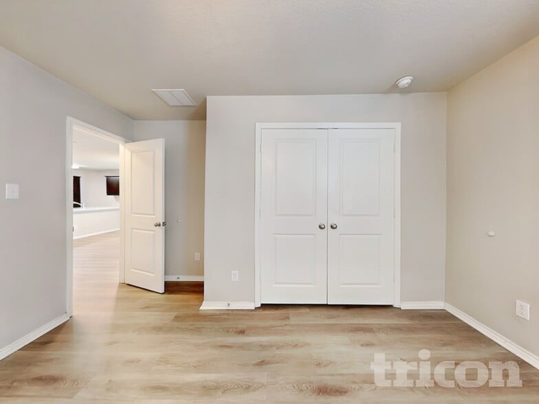 Building Photo - 9720 Marbach Brk