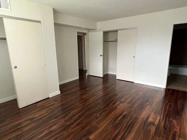 Building Photo - 1168 S Foothill Dr