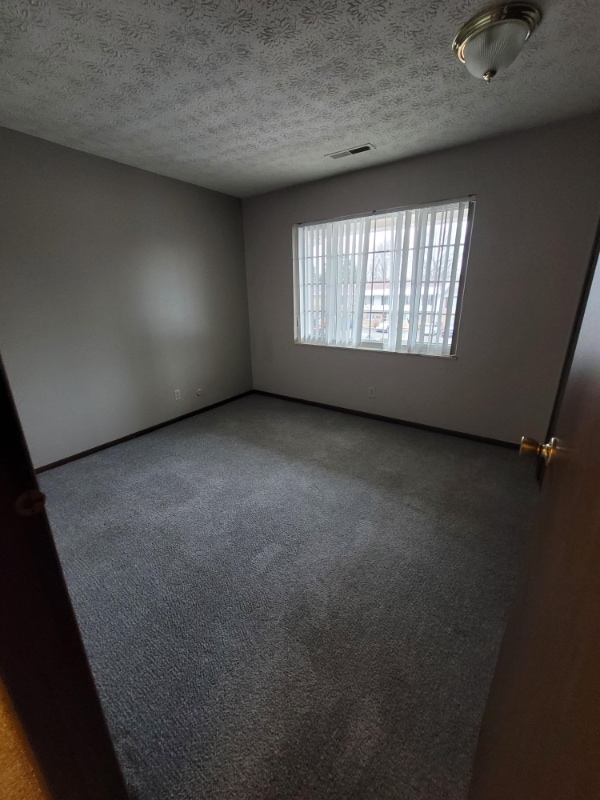 Building Photo - 1103 W Maple St