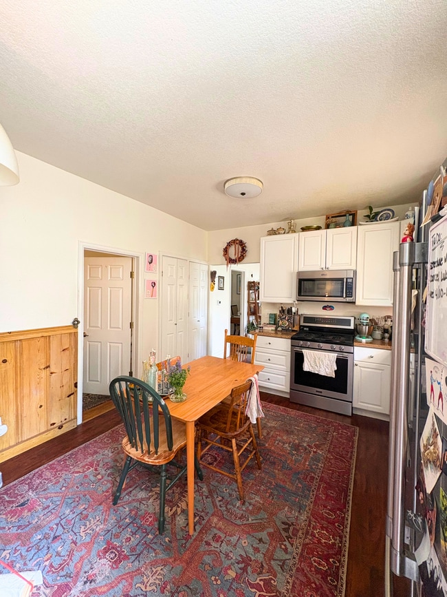 Building Photo - Spacious and Bright 3B Home in Longmont Available for August. Great Location!