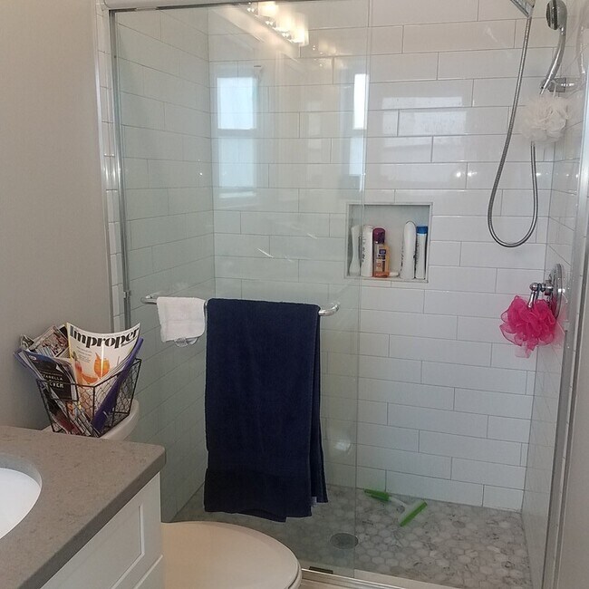 Building Photo - 230 Bowen St