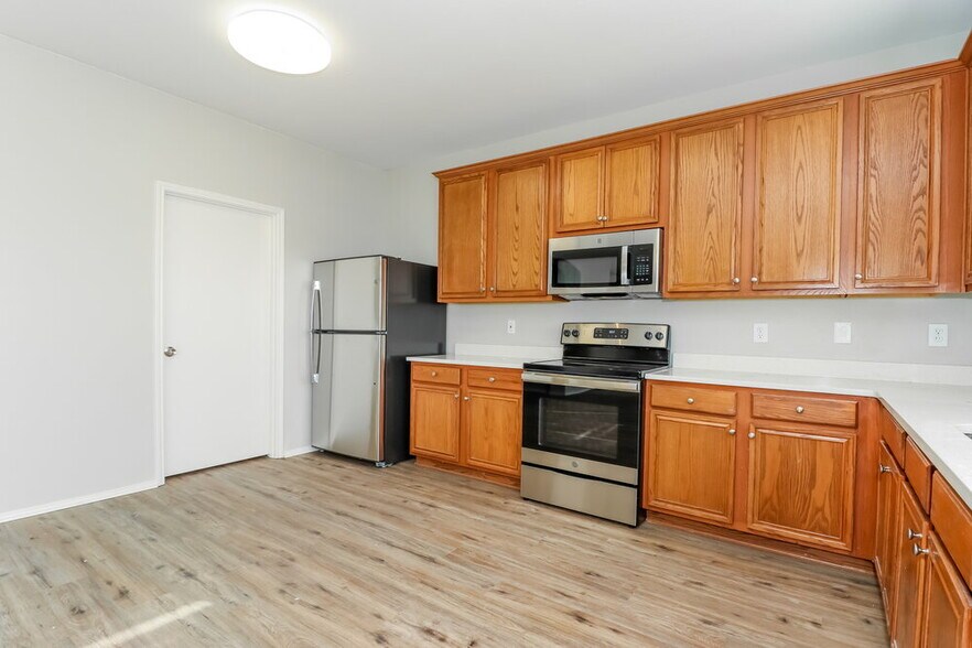 Building Photo - 2705 Gardendale Dr