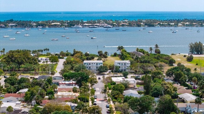 Building Photo - Charming 2-Bed With Backyard Oasis In West Palm Beach!