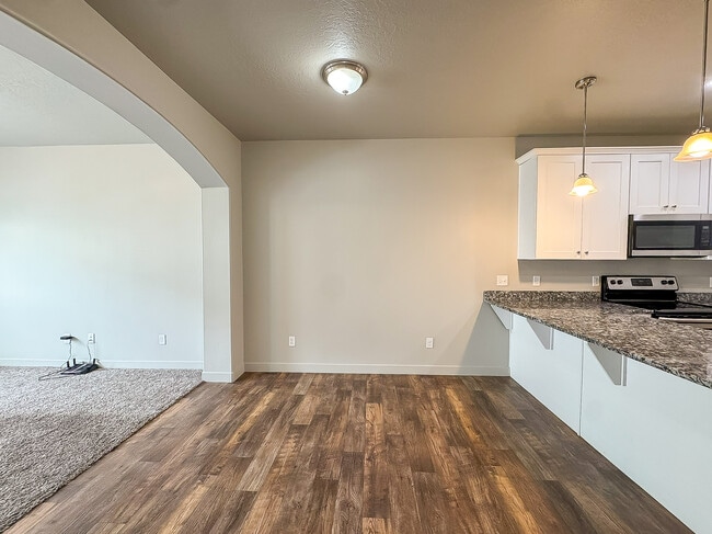 Building Photo - 699 E 355 N