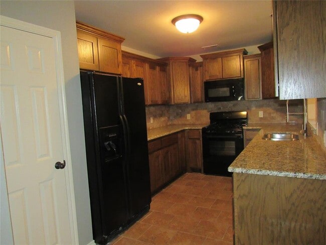 Building Photo - 17516 Black Hawk Dr