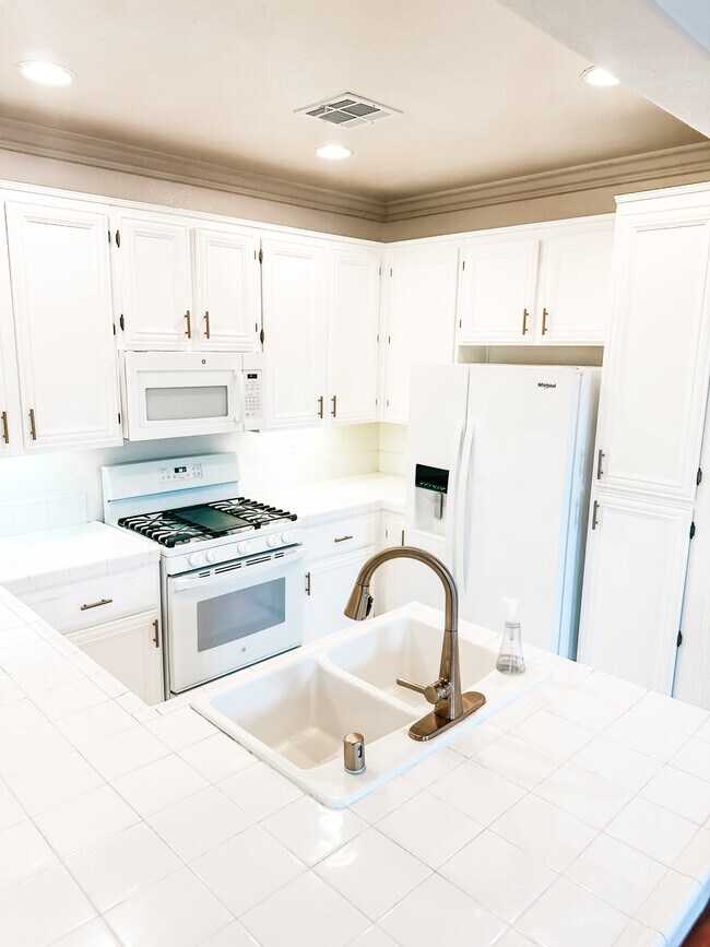 Building Photo - 2744 Crown Ridge Rd