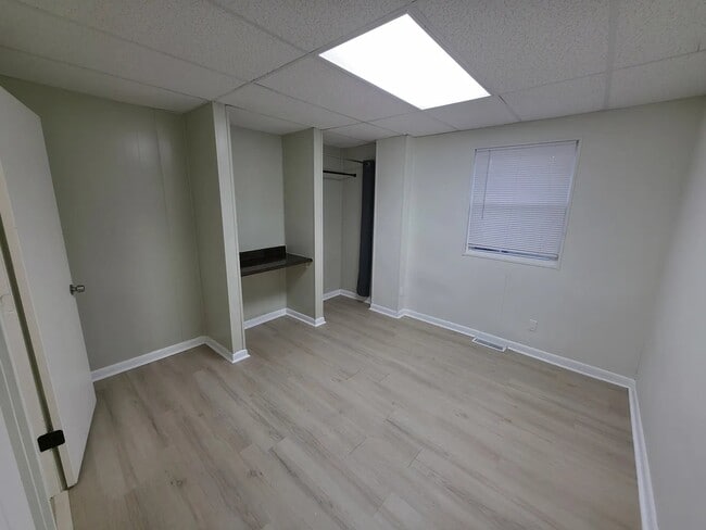 Building Photo - 605 Hale St
