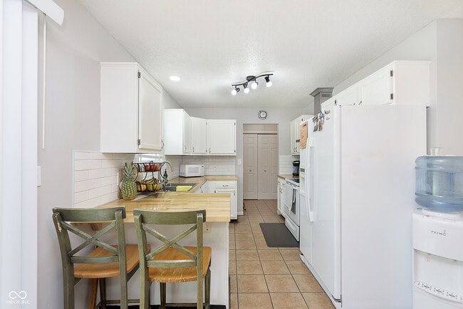 Building Photo - 266 E Pine Ridge Dr