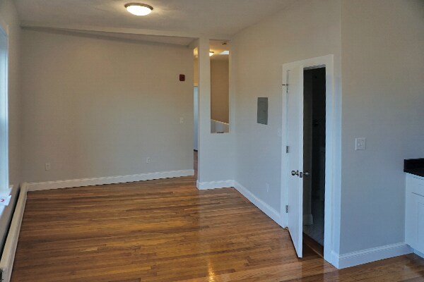 Building Photo - 116 Willow St