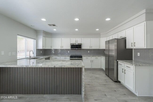 Building Photo - 6326 W El Cortez Pl
