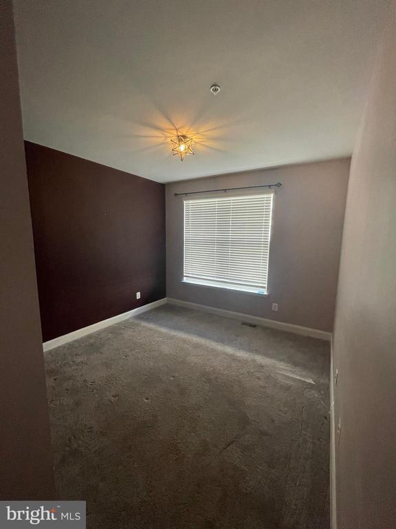 Building Photo - 7143 Beaumont Place