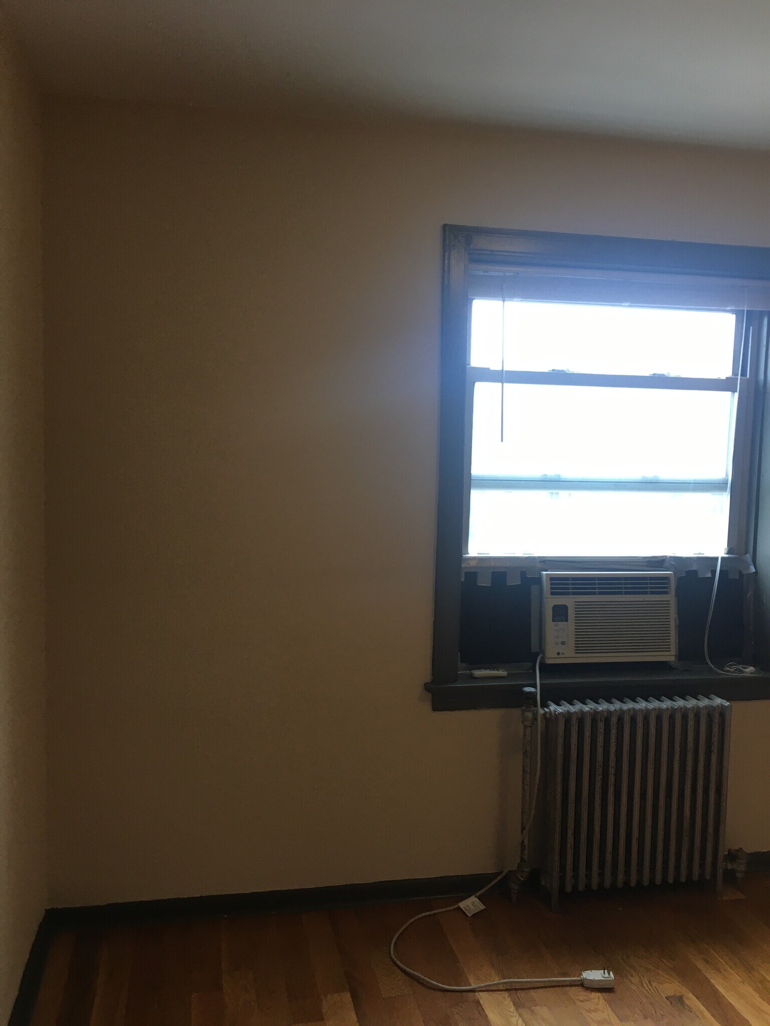 Building Photo - 1211 W Elmdale Ave