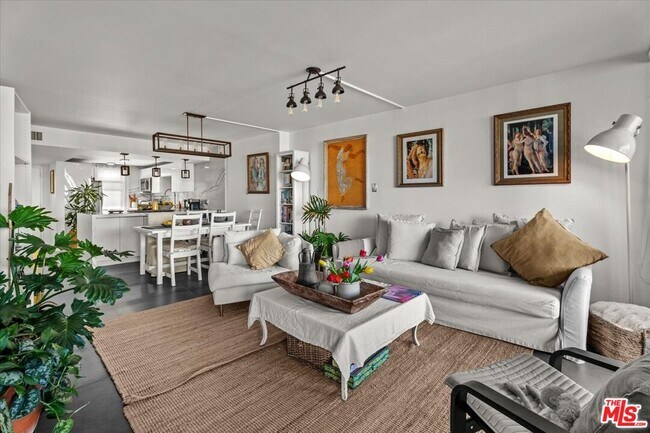 Building Photo - 4316 Marina City Dr