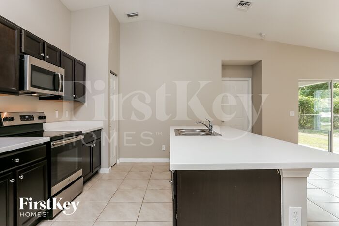 Building Photo - 3031 SW Segovia St