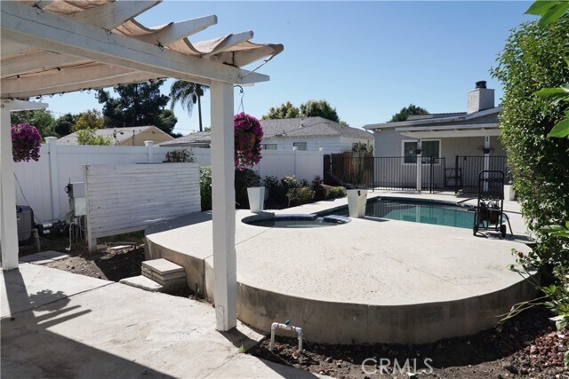 Building Photo - 8460 Hatillo Ave