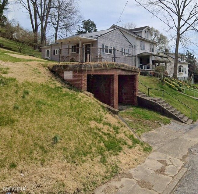 2 br, 1 bath House 922 Greendale Drive 922 Greendale Dr Charleston