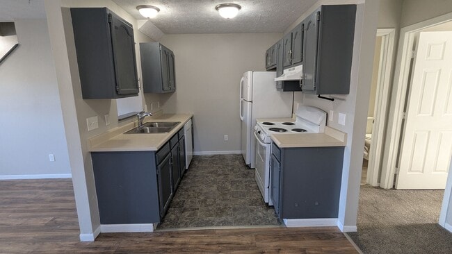 Building Photo - MN Cedar Village (859)