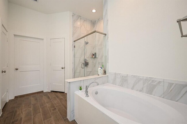 Building Photo - 1535 Cathedral Bend Drive