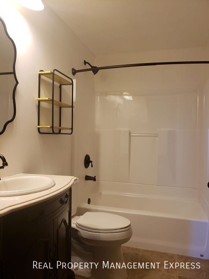 Building Photo - Lovely 4 Bed 2 Bath Home with a Huge Deck and Massive Fenced-in Yard