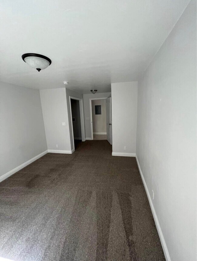 Building Photo - 2049 Sunflower Ln