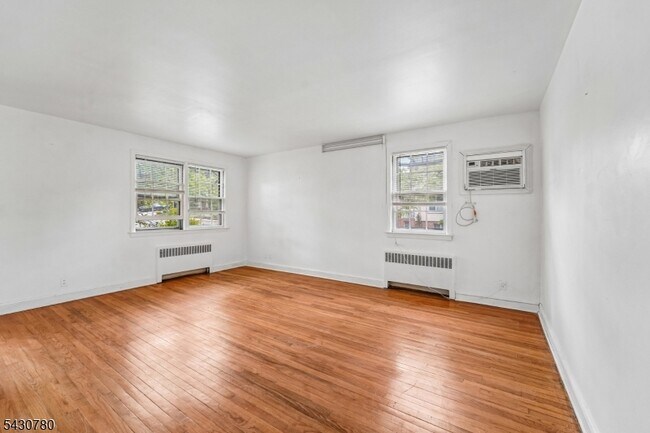 Building Photo - 1030 Jassamine Way