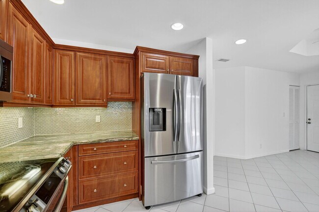 Building Photo - 11570 Briarwood Cir