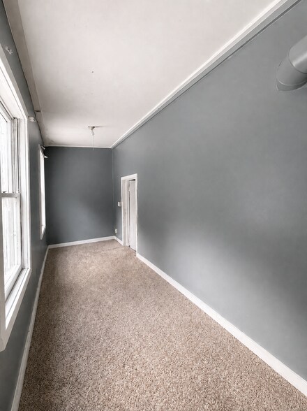 Building Photo - 735 Burden Ave