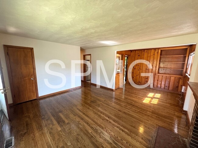 Building Photo - 1603 Alberta Dr