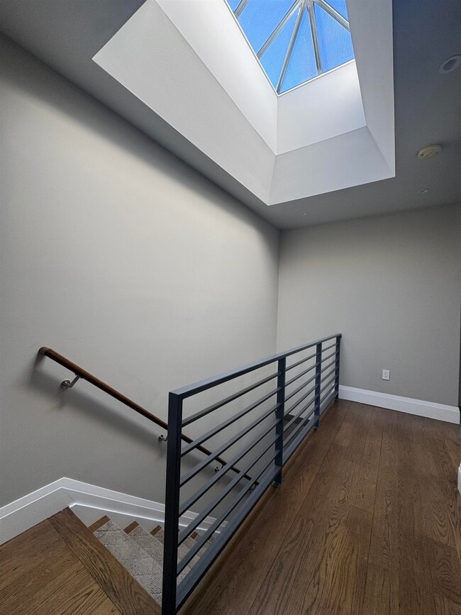 Building Photo - 16 Bright St