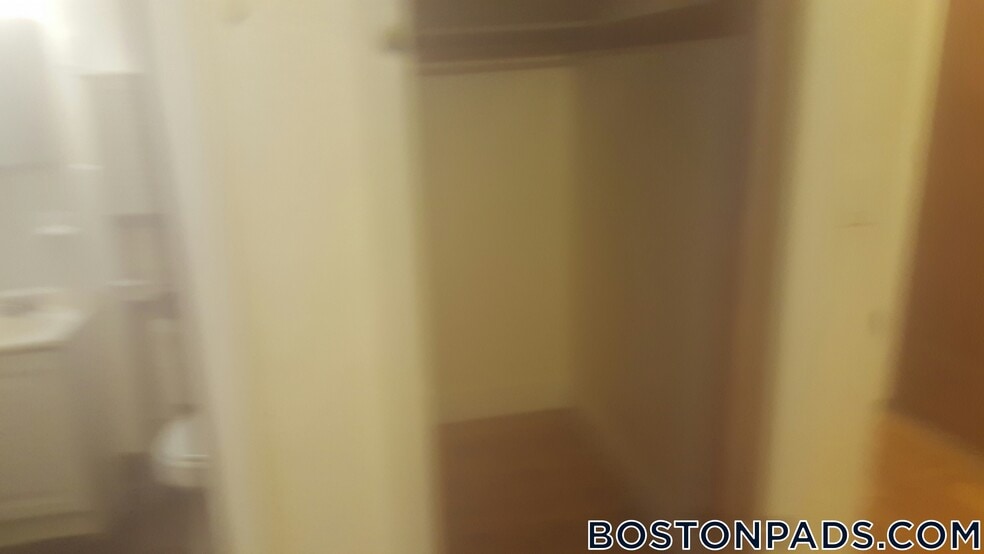 Building Photo - 2 Elmwood Ave