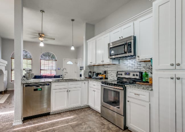 Building Photo - 5978 Sunrise Bend Dr