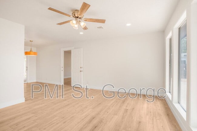 Building Photo - 1098 N 1900 W