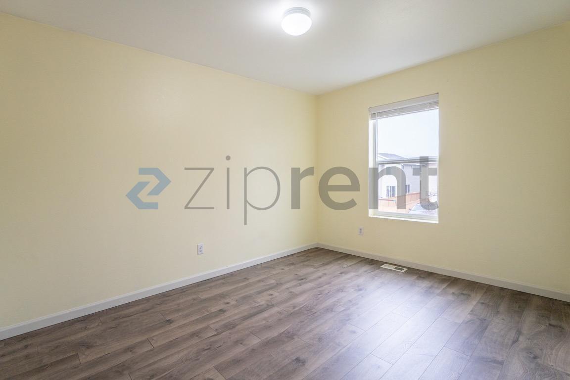 Building Photo - Unit