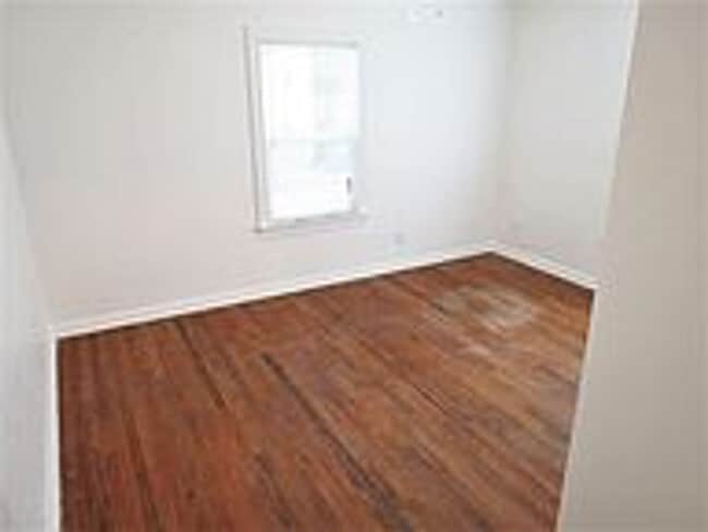 Building Photo - AUG 2026 MOVE IN! UPDATED 2/2 HOUSE IN BRYAN