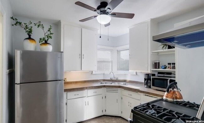 Building Photo - 422 Pershing Ave