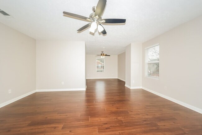 Building Photo - 726 Elderberry Way