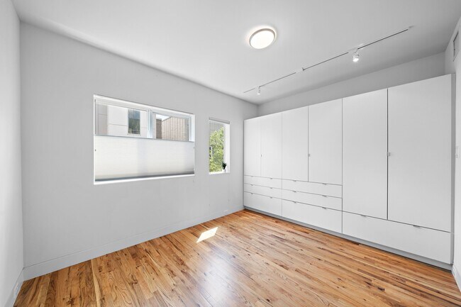 Building Photo - 105 Willard St