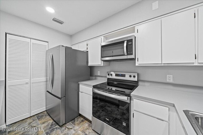 Building Photo - 1251 Beachside Ln