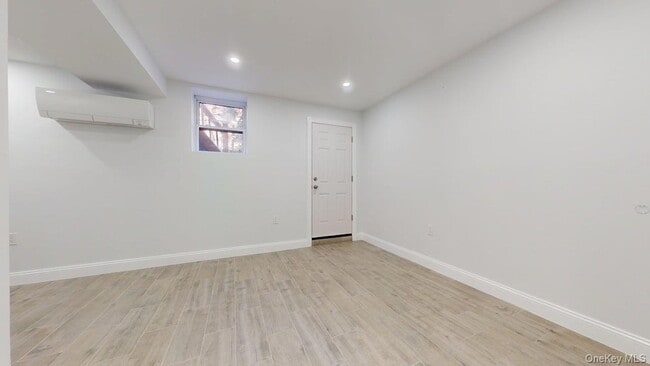 Building Photo - 72-17 66th Pl