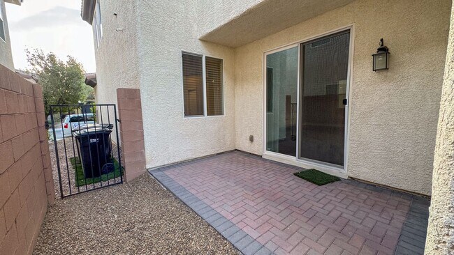 Building Photo - 4-bed, 2.5 bath, 2,498 sq ft home in Mount...