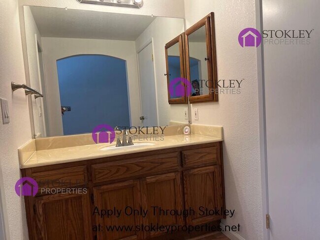 Building Photo - 2245 Highcliff Ct