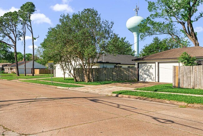 Building Photo - 6022 Willowbend Blvd