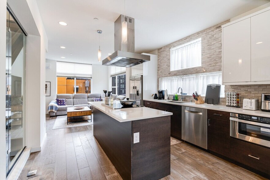 Building Photo - 724 3rd Ave N