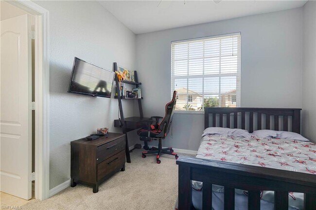 Building Photo - ** 4 Bed/3.5 Bath Single Family ~ 2 Car Garage Single Family Home ~ Lake Views **