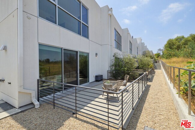 Building Photo - 957 Figueroa Terrace