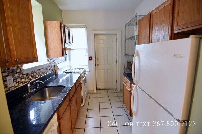 Primary Photo - 6 S 46th St