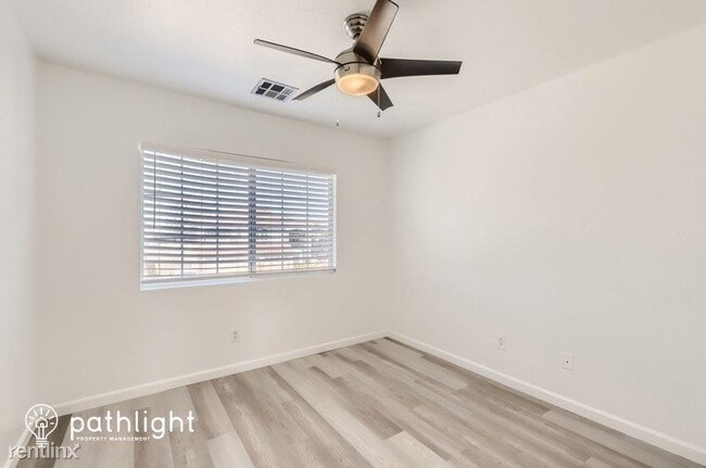 Building Photo - 4 br, 2.5 bath House - 15553 W Ventura St ...