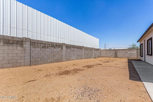 Building Photo - 2746 W Pima St