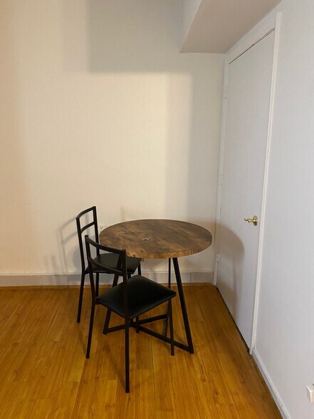 Building Photo - 843 SW 134th Pl
